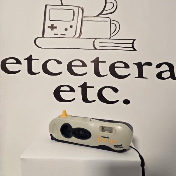 Vintage POLAROID i-Zone Instant Pocket Film Camera W/ Strap - Picture 2 of 7